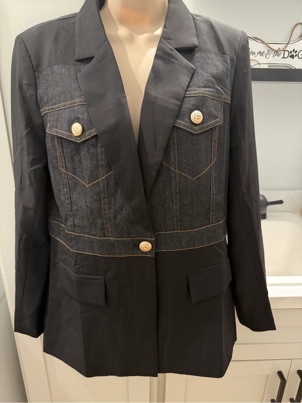Blazer - Picture 3 of 3
